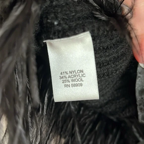 Gianni Bini Black Feather Sweater Size Medium - Picture 6 of 7